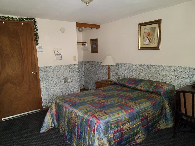Cedar Hill Motel Hillsboro Room photo